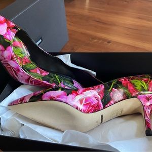 Dolce and Gabbana roses printed leather pumps size 38 Italy